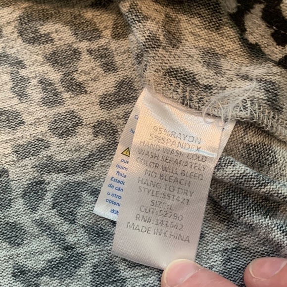 SHE + Sky Cropped Long Sleeve V-Neck Leopard Print Top Black & Gray Women’s L - Picture 8 of 13